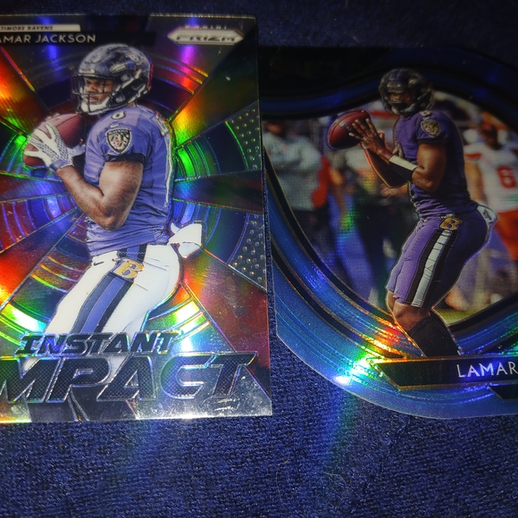 Rookie Threads Football Card - Picture 3 of 7